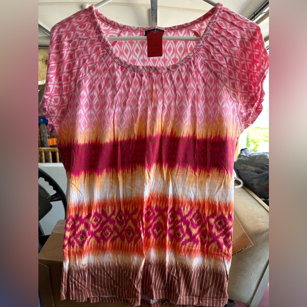 Mossimo tshirt - Picture 1 of 1